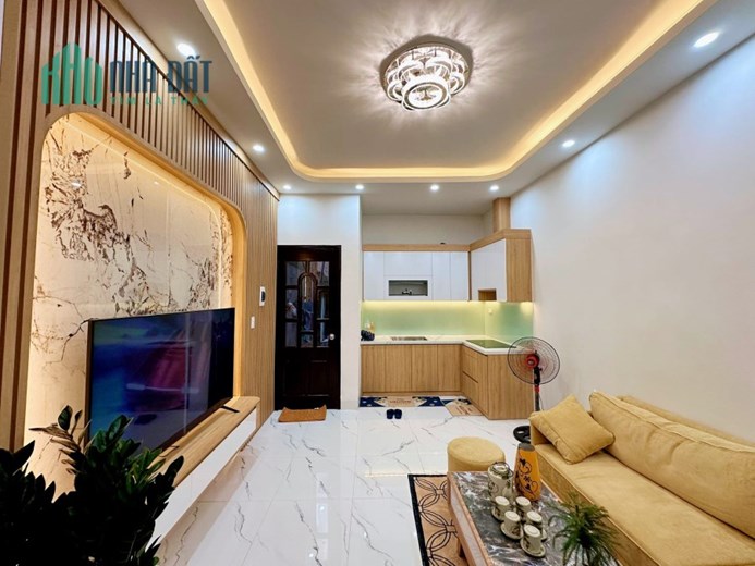 NHÀ ĐẸP PHỐ LÒ ĐÚC 30M RA MẶT PHỐ DT:33M2 4 TẦNG MT:4.3M 3 PHÒNG NGỦ + FUN NỘI THẤT KHÁCH VỀ Ở LUÔN
