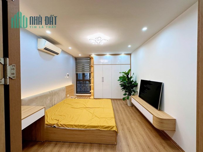 NHÀ ĐẸP PHỐ LÒ ĐÚC 30M RA MẶT PHỐ DT:33M2 4 TẦNG MT:4.3M 3 PHÒNG NGỦ + FUN NỘI THẤT KHÁCH VỀ Ở LUÔN