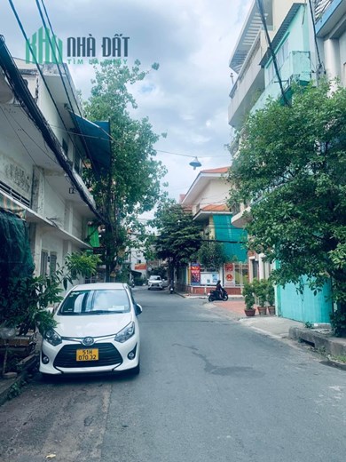 NỘI THẤT NHẬP KHẨU - ĐƯỜNG XE TẢI TRÁNH SÁT MẶT TIỀN LẠC LONG QUÂN-NHÀ MỚI Ở NGAY.