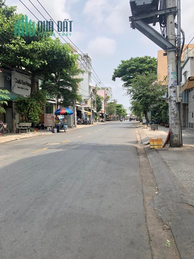 ĐƯỜNG XE TẢI TRÁNH SÁT MẶT TIỀN NGUYỄN THỊ NHỎ -NHÀ MỚI Ở NGAY.