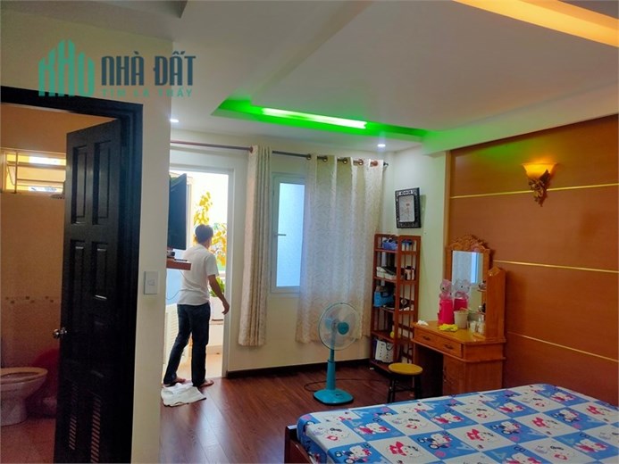 NHÀ ĐẸP CHỦ TẶNG TOÀN BỘ NỘI THẤT CAO CẤP GỖ QUÝ GẦN TỶ 73m2