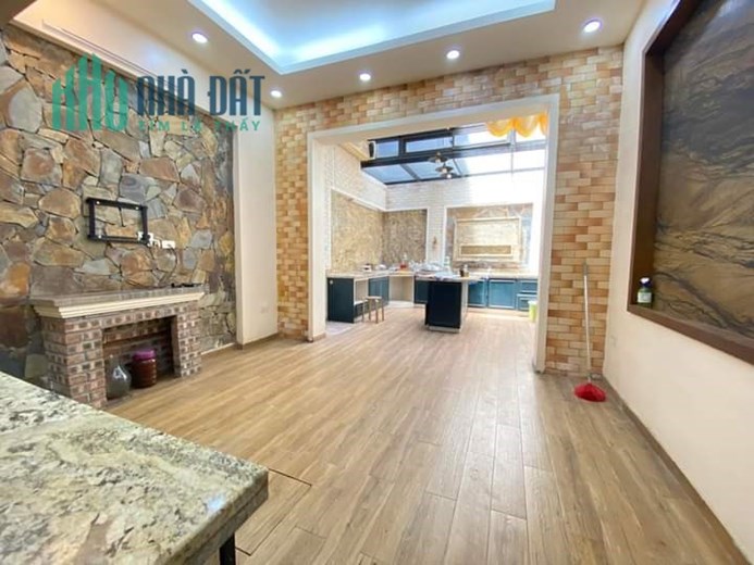Bán Nhà Mặt Phố Nguyễn Khang 92m2 x 4 tầng , ô tô tránh , kinh doanh , giá đầu tư chỉ hơn 18 tỷ.