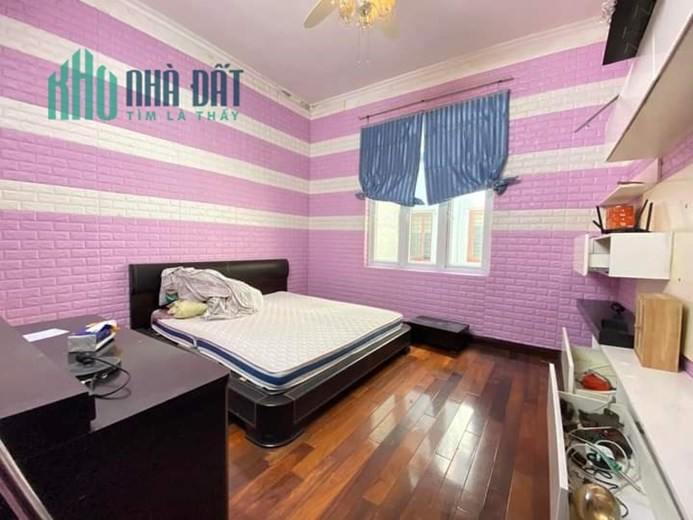 Bán Nhà Mặt Phố Nguyễn Khang 92m2 x 4 tầng , ô tô tránh , kinh doanh , giá đầu tư chỉ hơn 18 tỷ.