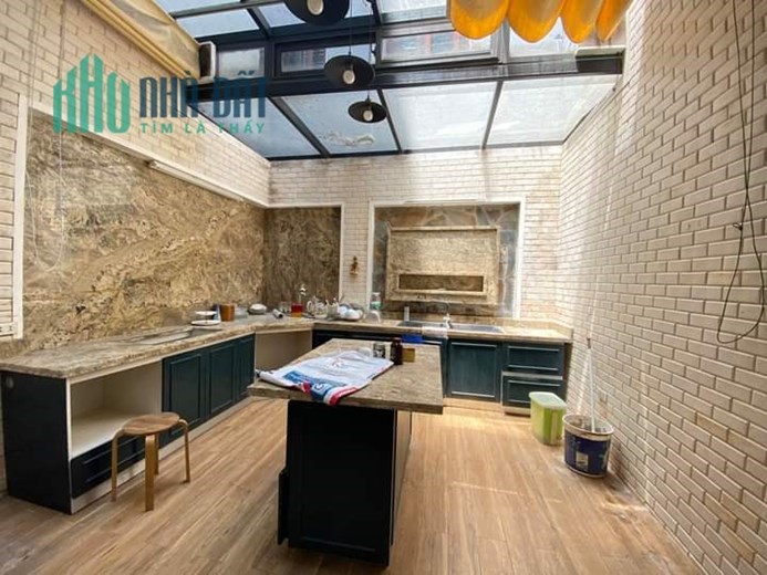 Bán Nhà Mặt Phố Nguyễn Khang 92m2 x 4 tầng , ô tô tránh , kinh doanh , giá đầu tư chỉ hơn 18 tỷ.