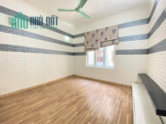 Bán Nhà Mặt Phố Nguyễn Khang 92m2 x 4 tầng , ô tô tránh , kinh doanh , giá đầu tư chỉ hơn 18 tỷ.