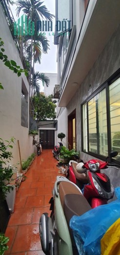 Nhà Ngọc Thuỵ Dt 61m, 5 tầng, giá hơn 4 tỷ.