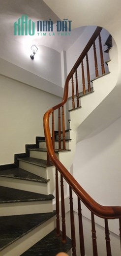 Nhà Ngọc Thuỵ Dt 61m, 5 tầng, giá hơn 4 tỷ.