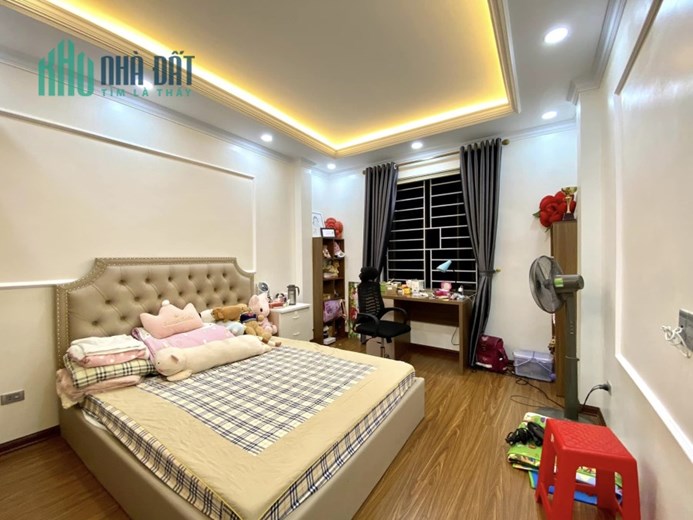 Bán nhà Nguyễn Sơn, Phân Lô, Ô tô, TM, 75 m2, 5T, nhĩnh 11 tỷ.