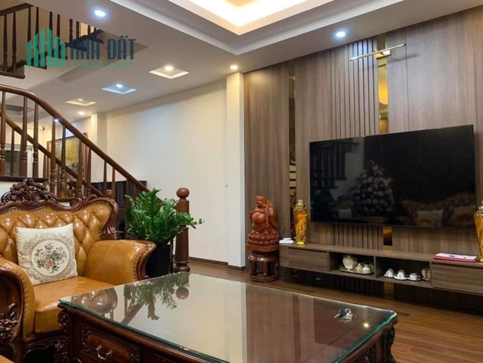 Bán nhà Nguyễn Lương Bằng Đống Đa, ô tô đỗ đỗ cổng, kinh doanh, DT38m x 3t, MT4.5m, chỉ Nhỉnh 4 tỷ