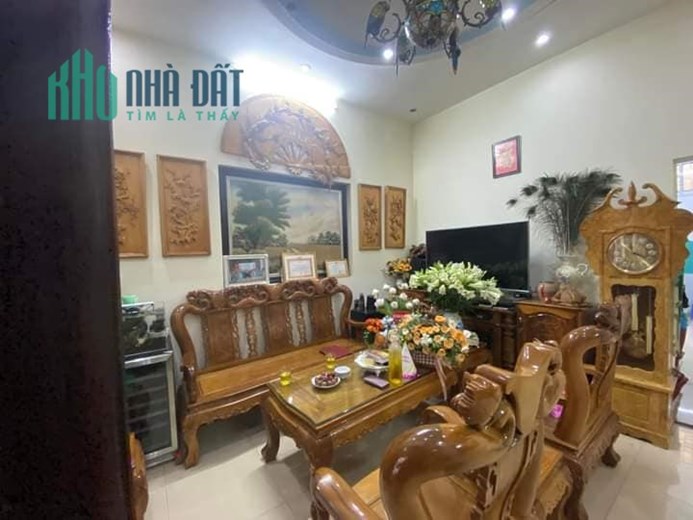 Bán nhà Vũ Hữu 50m x 4 tầng, mt: 4.3m, ô tô tránh, 2 thoáng, tặng nội thất