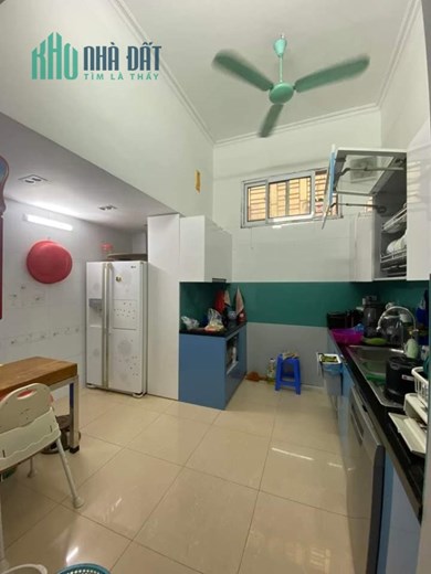 Bán nhà Vũ Hữu 50m x 4 tầng, mt: 4.3m, ô tô tránh, 2 thoáng, tặng nội thất