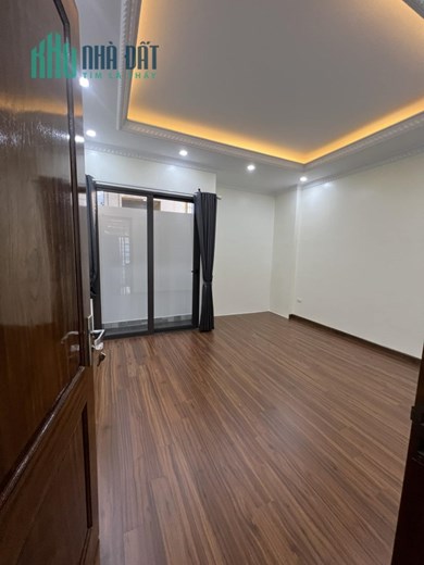 BÁN NHÀ NGỌC LÂM, DT46M, 6TỶ2, THANG MÁY,Ô TÔ QUA NHÀ.GẦN PHỐ