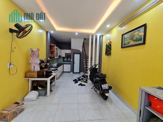 ĐƯỜNG BƯỞI 35M 5T NHÀ ĐẸP SÁT PHỐ GIÁ CHỈ 4.5 TỶ