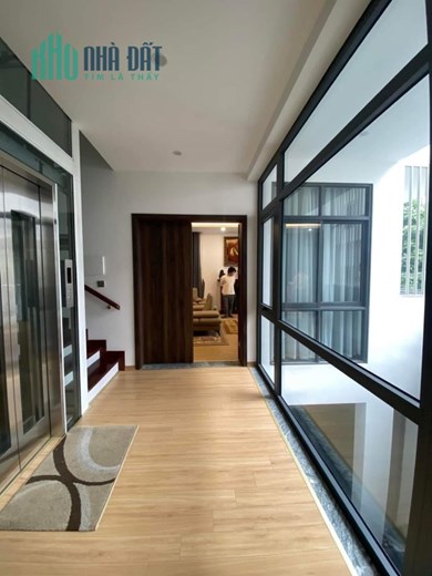 Bán nhà phố Hoàng Cầu - Đống Đa,5 tầng thang máy, MT 12m, ngõ to như phố, kinh doanh, văn phòng cực