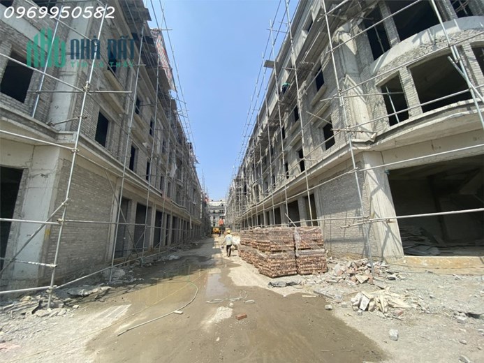 Liền kề kinh doanh tốt, 214 Nguyễn Xiển, 115m2, 6x14m, 5,5 tầng, mặt đường 30m
