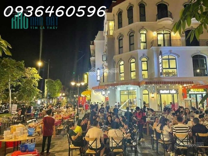 Bán cắt lỗ căn shophouse đẹp view Bikini Show sang tại Vin Grand World Phú Quốc