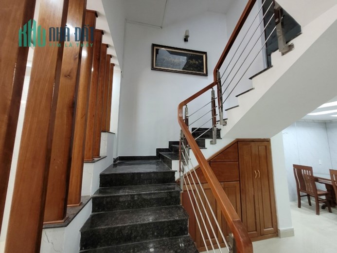 Cần bán nhà gần Khu Phố Hàn Quốc Quận Sơn Trà Đà Nẵng 80m2 4 tầng Chỉ 8,2 tỷ