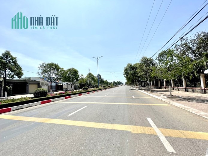 Bán 1338.8m2 đất Mặt Tiền đường Lê Văn Một-TT.Đất Đỏ