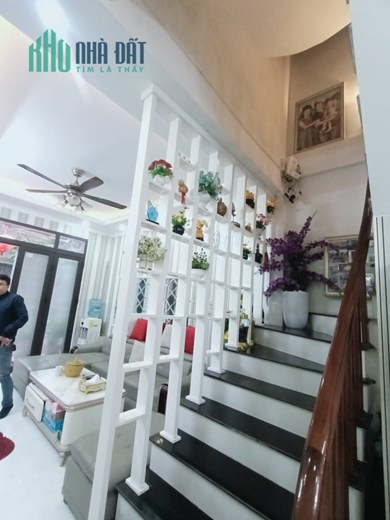 Bán căn nhà 85m2 phố Âu Cơ, Tây Hồ Dòng tiền 12 phòng ngủ 10m Ô tô dừng đỗ 7.4 Tỷ