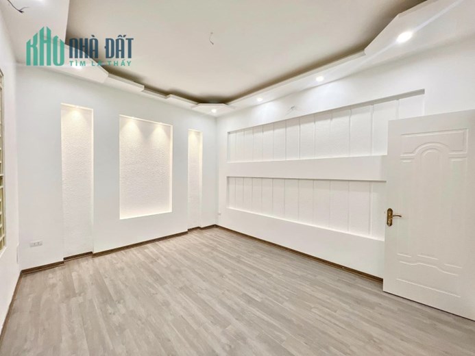 BÁN NHÀ HOA BẰNG 42M2 X 5T, 1 NHÀ RA PHỐ - Ở ĐẲNG CẤP 5.9 TỶ