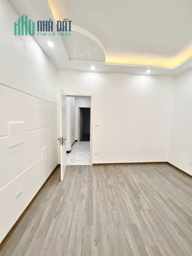 BÁN NHÀ HOA BẰNG 42M2 X 5T, 1 NHÀ RA PHỐ - Ở ĐẲNG CẤP 5.9 TỶ