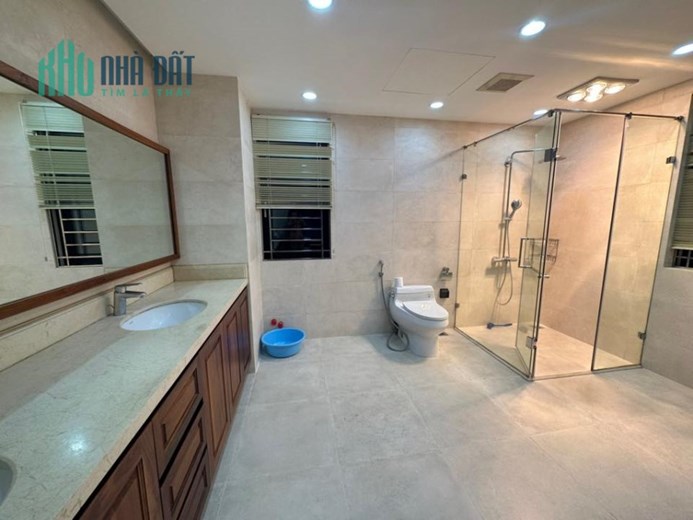Bán biệt thự đơn lập KĐT Dịch Vọng, Mặt phố, Kdoanh, 200m2, MT 14m, 59 tỷ