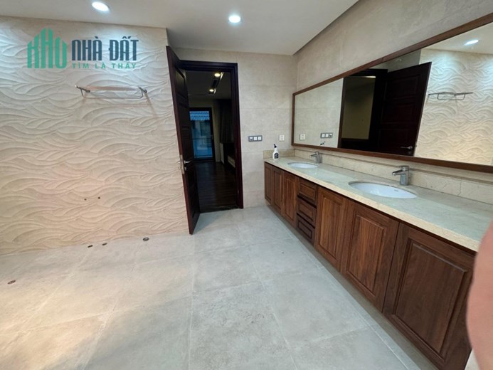 Bán biệt thự đơn lập KĐT Dịch Vọng, Mặt phố, Kdoanh, 200m2, MT 14m, 59 tỷ