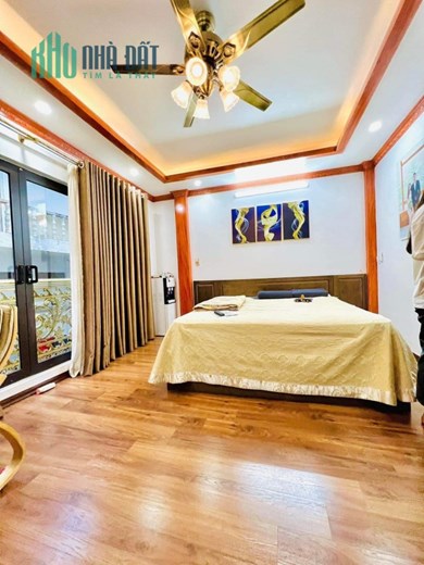 Bán Nhà Phố Ngọc Khánh, Khu Phân Lô Vip 106m2 Mặt Tiền 5m Giá Chỉ 18,8 Tỷ