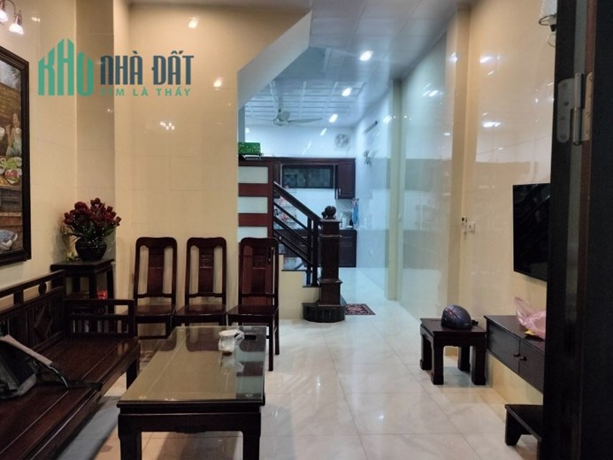 Nhà Lạc Trung, cạnh Phân Lô, nhà thoáng, DT45m2, giá 3.85 tỷ.