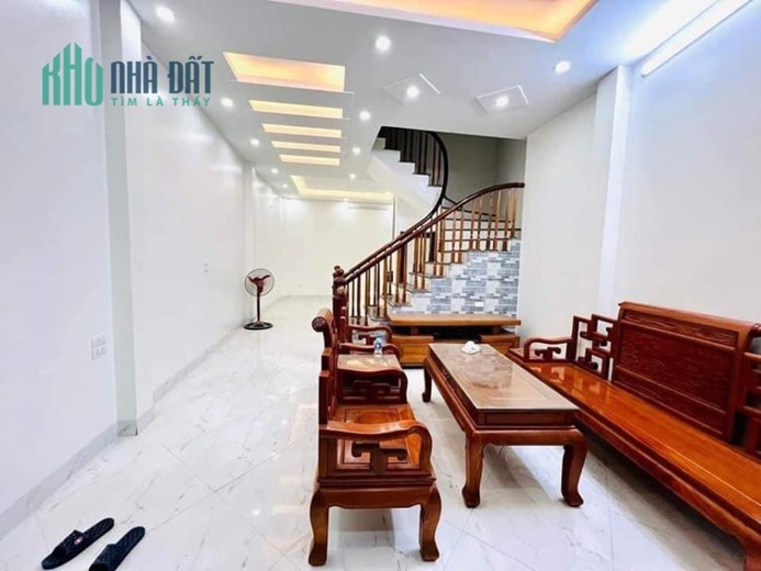Bán nhà riêng Lĩnh Nam Hoàng Mai giá rẻ 4 tỷ 40m2 -Ô TÔ vào nhà