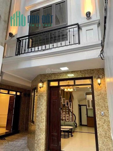 Còn 1 căn duy nhất đường DƯƠNG QUẢNG HÀM, CẦU GIẤY. 38m2 x 5 tầng, trước nhà rộng 3m. 4,95 tỷ