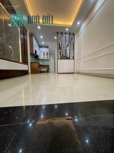 Còn 1 căn duy nhất đường DƯƠNG QUẢNG HÀM, CẦU GIẤY. 38m2 x 5 tầng, trước nhà rộng 3m. 4,95 tỷ