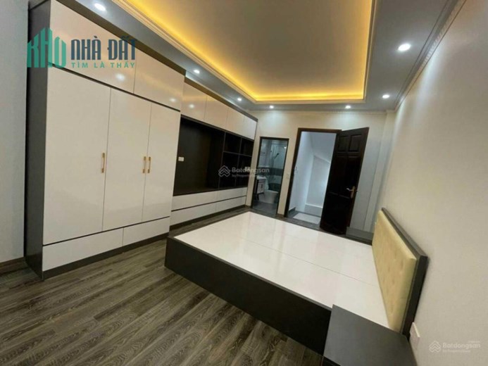 Còn 1 căn duy nhất đường DƯƠNG QUẢNG HÀM, CẦU GIẤY. 38m2 x 5 tầng, trước nhà rộng 3m. 4,95 tỷ