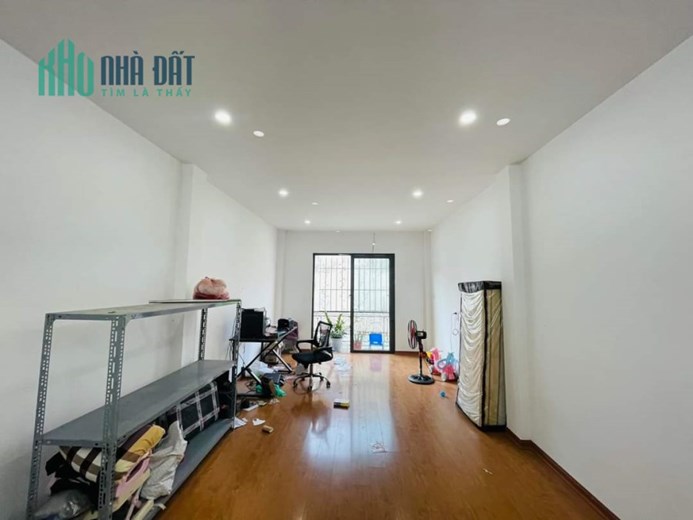 Bán nhà Lĩnh Nam, Hoàng Mai, ô tô đỗ cửa, kinh doanh, 5 tầng 3 ngủ , hơn 4 tỷ
