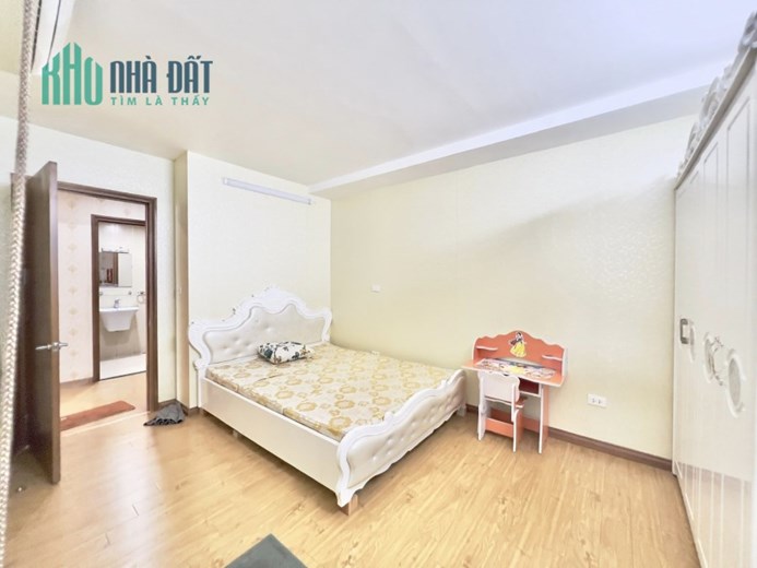 Chị gái nhờ bán hộ căn chung cư 2 ngủ Tòa V2 CT9 Victoria Văn Phú 98m2 giá   2 tỷ 9