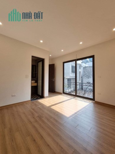 Nhà Hiếm Phúc Đồng nhà mới 5 tầng đẹp long lanh  Ô Tô 7 chỗ vào nhà giá chỉ 3.x tỷ chủ thiện chủ