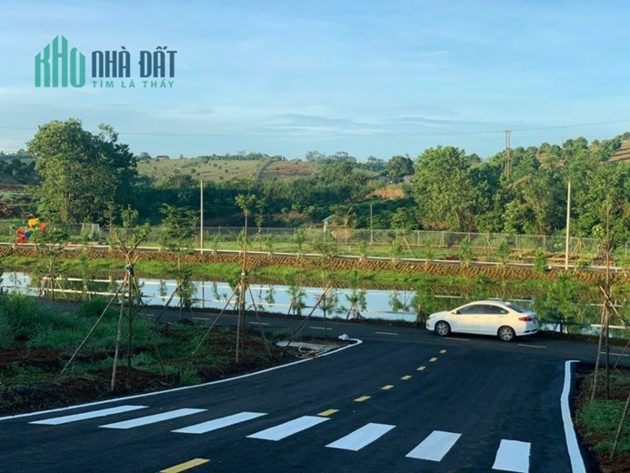 Đất nhà em bán có 3 đến 4tr /1m2. Còn đất người ta bán đã lên tới 15tr đến 20tr /1m2 rồi. Tại đường