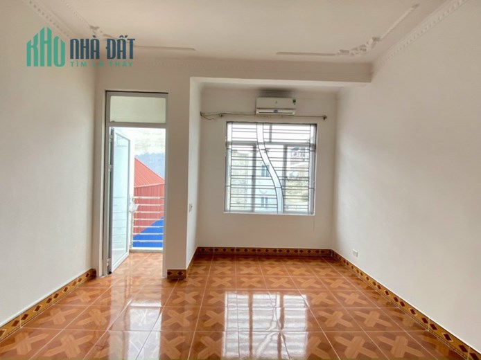 Bán nhà phố Thiên Lôi, diện tích 63m 4 tầng sân cổng, GIÁ vô địch 2.38 tỉ