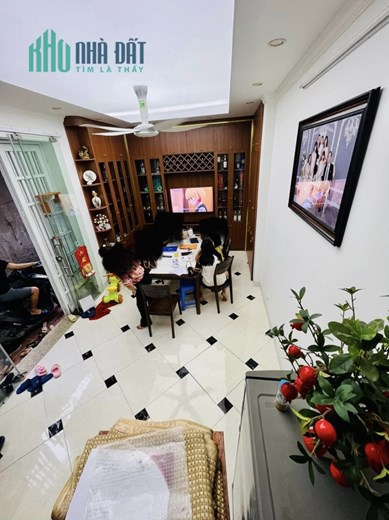 BÁN NHÀ NGÕ ĐƯỜNG HOÀNG MAI HN.NHÀ ĐẸP 5 TẦNG Ở LUÔN.MẶT TIỀN RỘNG,GIÁ CHỈ 80TR/M2