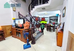 Bán nhà cực rộng 80m 4 tầng sân cổng riêng ngõ to, GIÁ 5.1 tỉ phố Chu Văn An