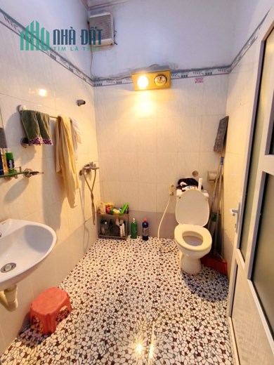 Bán nhà cực rộng 80m 4 tầng sân cổng riêng ngõ to, GIÁ 5.1 tỉ phố Chu Văn An