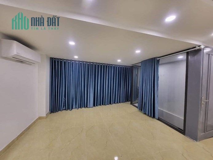 Hàng độc ! ccmn phùng khoang 110m 8t nhỉnh 21 tỷ ô tô tránh