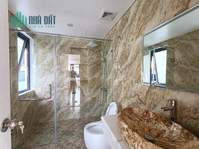 Bán nhà 6 tầng Ngọc Thuỵ, Dt sd 68m, giá hơn 7 tỷ.