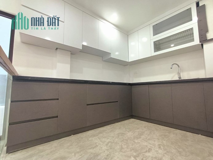 Bán nhà 6 tầng Ngọc Thuỵ, Dt sd 68m, giá hơn 7 tỷ.