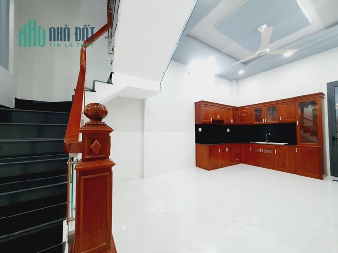 NHÀ MỚI XÂY 3 TẦNG, XE HƠI NGỦ TRONG NHÀ, GẦN ĐẶNG VĂN BI, THỦ ĐỨC, GIÁ CHỈ 5.5 TỶ