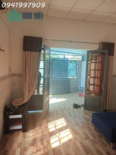 Bán gấp nhà đường 11 Trường Thọ Thủ Đức, 80m2, giá chỉ 3,3 tỷ.