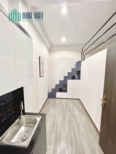 "Độc quyền Siêu phẩm bất động sản Yên Hoà, 56m2 x 6 tầng, thang máy, full nội thất, dòng tiền 600tr