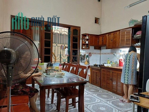 ĐỐI DIỆN ĐH NGOẠI NGỮ - NHÀ RỘNG, DÂN XÂY, THANG MÁYC –  4T x 86M2, NHỈNH 7 TỶ