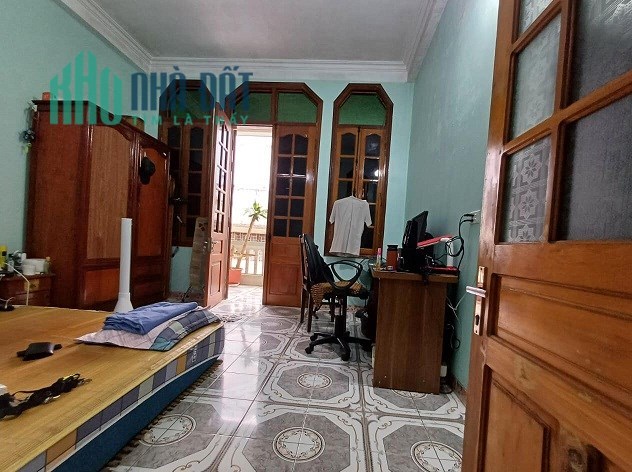 ĐỐI DIỆN ĐH NGOẠI NGỮ - NHÀ RỘNG, DÂN XÂY, THANG MÁYC –  4T x 86M2, NHỈNH 7 TỶ