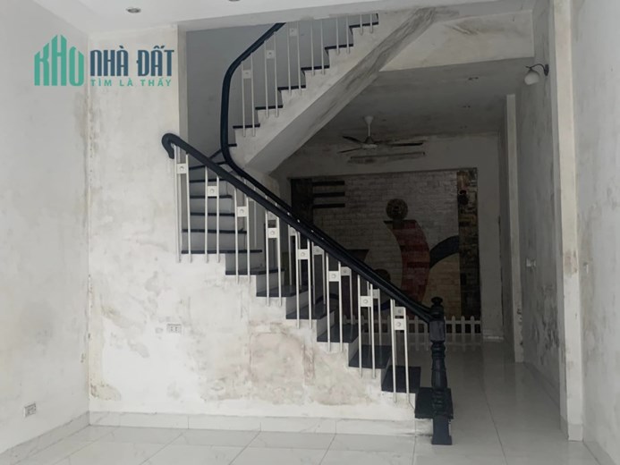 NHÀ PHÂN LÔ GARA Ô TÔ KINH DOANH ĐỈNH CAO CỦA NGUYỄN SƠN - LONG BIÊN